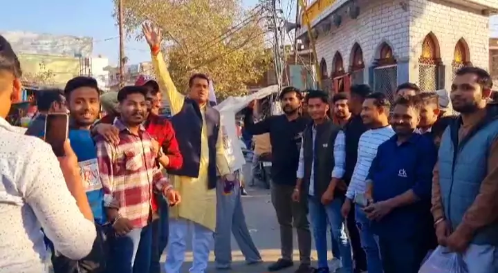 https://bijnorsupernews.com/protest-by-burning-the-effigy-of-former-samajwadi-party-chief-minister-akhilesh-yadav/